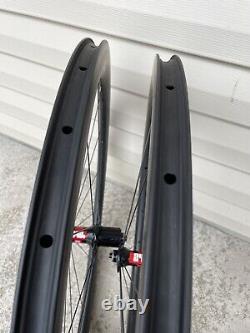 DT Swiss Carbon TUBELESS Wheelset. Rim Brake. Weight 1390g