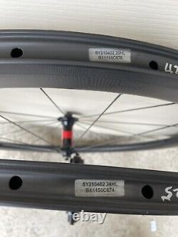 DT Swiss Carbon TUBELESS Wheelset. Rim Brake. Weight 1390g