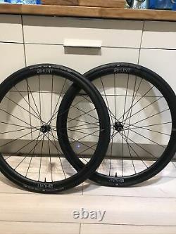 Hunt 30 MM Carbon disc wheels 700c Shimano QR axel road race bike