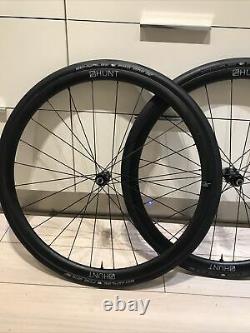 Hunt 30 MM Carbon disc wheels 700c Shimano QR axel road race bike