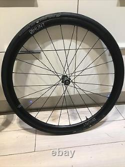 Hunt 30 MM Carbon disc wheels 700c Shimano QR axel road race bike