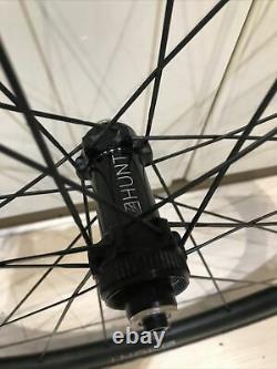 Hunt 30 MM Carbon disc wheels 700c Shimano QR axel road race bike