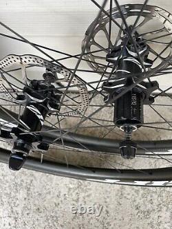 Zipp 303 Firecrest Tubeless Carbon Wheel Set. Disc QR Axle. + Tires, Rotors